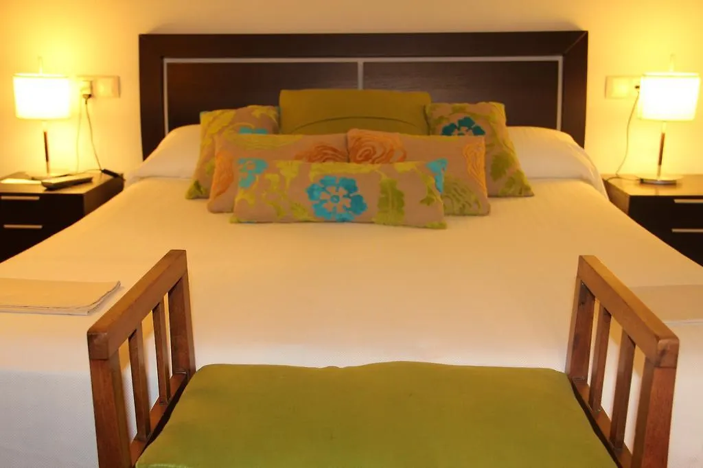 **  Petit Hotel Rural Els Pampols Spanien